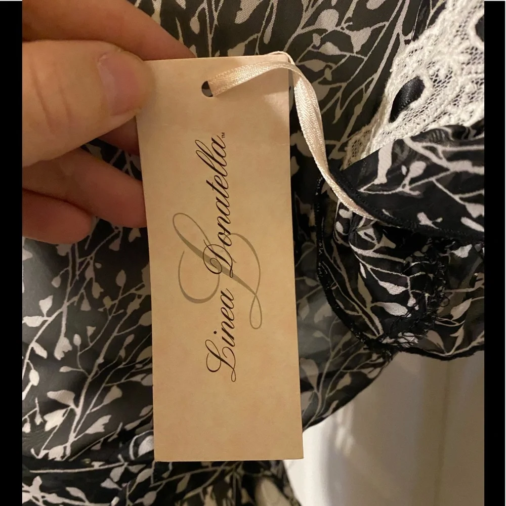 NWT Women’s Linea Dontella S/S Robe Sz M Black/White Floral